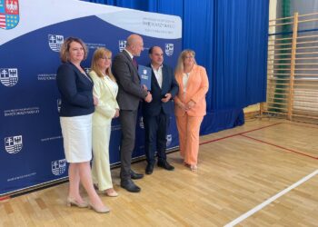 16.07.2025. Dwikozy. 12 gmin podpisało umowy na dofinansowanie wymiany przestarzałych źródeł energii cieplnej / Fot. Grażyna Szlęzak - Radio Kielce