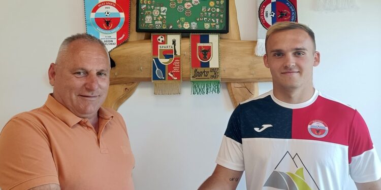 01.07.2025. Kazimierza Wielka. Na zdjęciu (od lewej): Grzegorz Domagała - prezes, Daniel Szelągowski / Fot. Sparta Kazimierza Wielka - Facebook