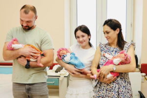Trojaczki: Maria, Antonina i Helena opuściły szpital - Radio Kielce