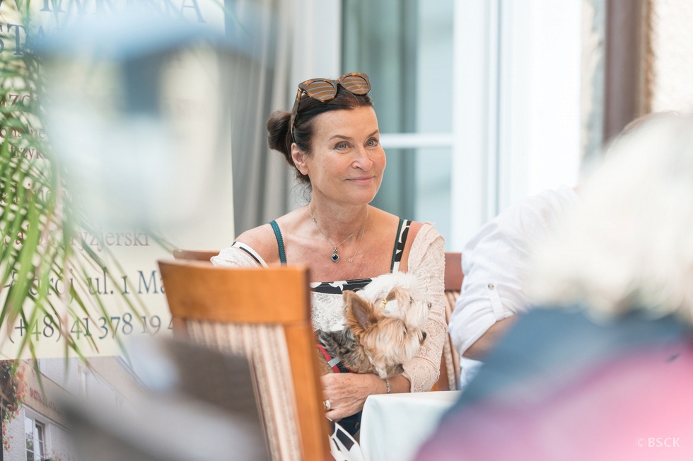 Joanna Woś i Grzegorz Szostak pokazali kulisy opery - Radio Kielce 04.07.2025. Busko-Zdrój. XXXI Międzynarodowy Festiwal Muzyczny im. Krystyny Jamroz w Busku-Zdroju. Kawiarenka festiwalowa z udziałem Joanny Woś i Grzegorza Szostaka. Prowadzenie Adam Czopek / Fot. BSCK