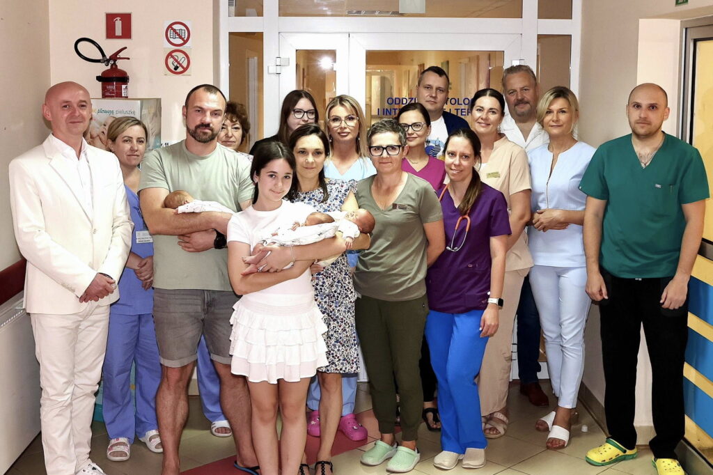 Trojaczki: Maria, Antonina i Helena opuściły szpital - Radio Kielce