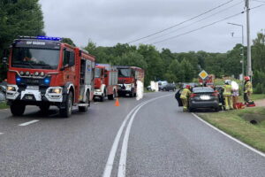 Czołowe zdarzenie. Są ranni i utrudnienia - Radio Kielce