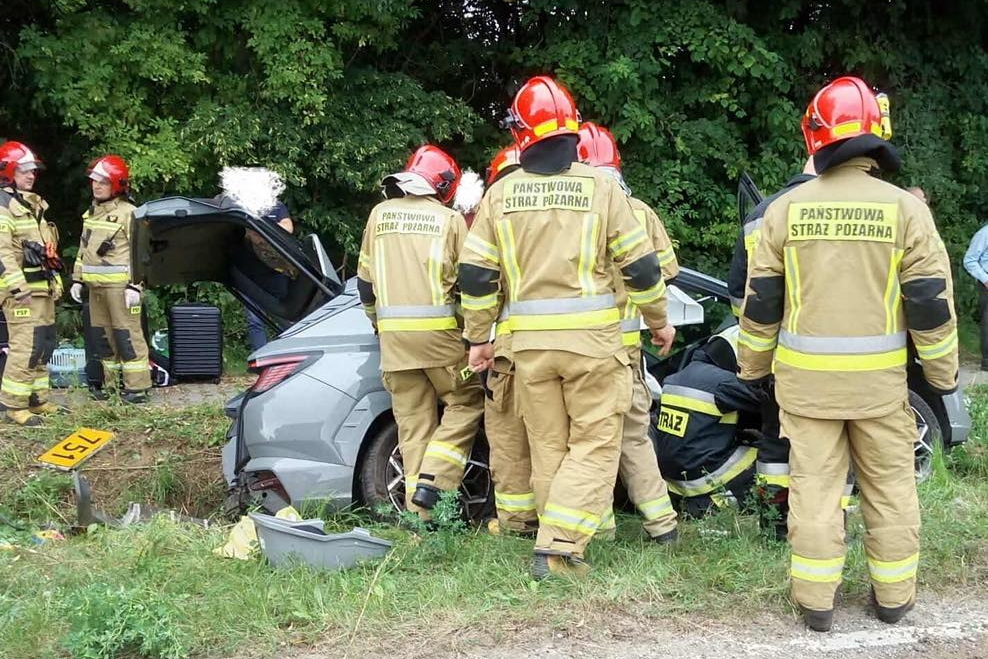 Czołowe zdarzenie. Są ranni i utrudnienia - Radio Kielce Czołowe zdarzenie. Są ranni i utrudnienia - Radio Kielce