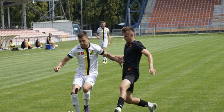 26.07.2025. Mecz sparingowy: Naprzód Jędrzejów - KSZO Ostrowiec Świętokrzyski / Fot. Adrian Karwat - Radio Kielce