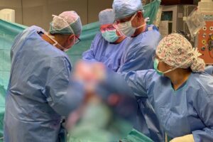 03.07.2025. Końskie. W Specjalistycznym Szpitalu im. Świętego Łukasza przeprowadzono po raz pierwszy w regionie operację z wykorzystaniem personalizowanej endoprotezy drukowanej na drukarce 3D / Fot. Andrzej Trofimiuk