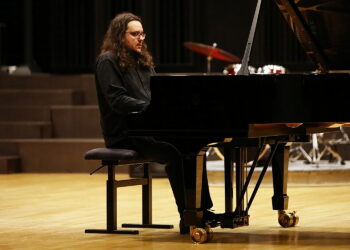 Jakub Kuszlik zachwycił kieleckich melomanów