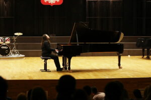 Jakub Kuszlik zachwycił kieleckich melomanów - Radio Kielce