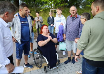 Osoby niepełnosprawne pojechały z senatorem nad Bałtyk
