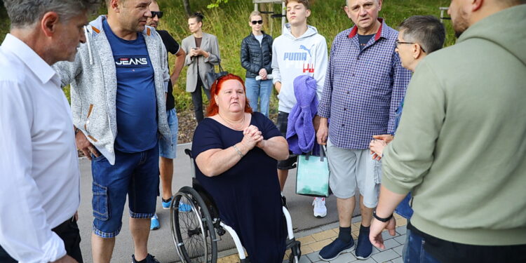 Osoby niepełnosprawne pojechały z senatorem nad Bałtyk