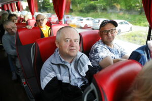 16.07.2025. Kielce. Grupa osób niepełnosprawnych i wolontariuszy wyjeżdża na dwutygodniowy turnus wypoczynkowy do Sarbinowa / Fot. Wiktor Taszłow - Radio Kielce
