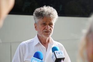 16.07.2025. Kielce. Grupa osób niepełnosprawnych i wolontariuszy wyjeżdża na dwutygodniowy turnus wypoczynkowy do Sarbinowa / Fot. Wiktor Taszłow - Radio Kielce