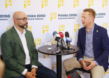 Sprawa teatru jako główne danie na śniadaniu prasowym