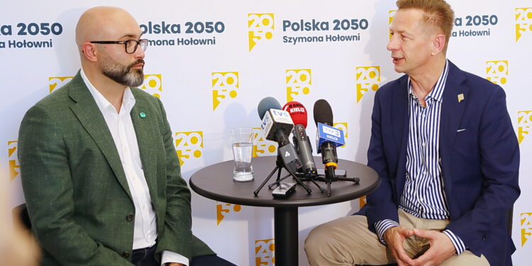 Sprawa teatru jako główne danie na śniadaniu prasowym