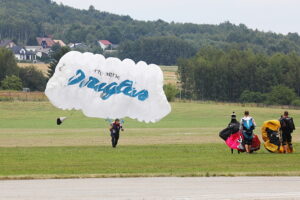 26.07.2025. Masłów. Lotnisko. Obchody 80-lecia istnienia Aeroklubu Kieleckiego / Fot. Wiktor Taszłow - Radio Kielce