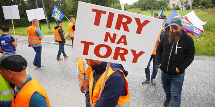 100 tirów to jeden pociąg - kolejarze w regionie protestują