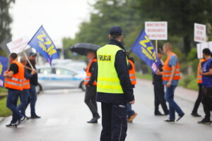 28.07.2025. Piekoszów. Protest kolejarzy / Fot. Wiktor Taszłow - Radio Kielce