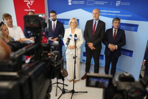 01.07.2025. Kielce. Podpisanie umowy na dofinansowanie zakupu nowych pociągów dla Polregio / Fot. Wiktor Taszłow - Radio Kielce