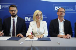 01.07.2025. Kielce. Podpisanie umowy na dofinansowanie zakupu nowych pociągów dla Polregio / Fot. Wiktor Taszłow - Radio Kielce