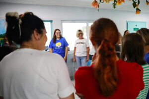 08.07.2025. Wolontariusze Fundacji Dr Clown odwiedzają niepełnoletnich pacjentów na oddziale psychiatrycznym w Świętokrzyskim Centrum Psychiatrycznym / Fot. Wiktor Taszłow - Radio Kielce