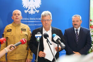 08.07.2025. Kielce. Świętokrzyski Urząd Wojewódzki w Kielcach. Konferencja dot. działań w związku ze zbliżającymi się intensywnymi i nawalnymi opadami deszczu w regionie / Fot. Wiktor Taszłow - Radio Kielce