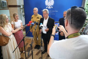 08.07.2025. Kielce. Świętokrzyski Urząd Wojewódzki w Kielcach. Konferencja dot. działań w związku ze zbliżającymi się intensywnymi i nawalnymi opadami deszczu w regionie / Fot. Wiktor Taszłow - Radio Kielce