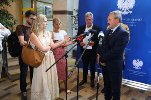 08.07.2025. Kielce. Świętokrzyski Urząd Wojewódzki w Kielcach. Konferencja dot. działań w związku ze zbliżającymi się intensywnymi i nawalnymi opadami deszczu w regionie / Fot. Wiktor Taszłow - Radio Kielce