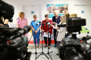 10.07.2025. Kielce. Świętokrzyskie Centrum Pediatrii. Briefing z udziałem konsultanta krajowego w dziedzinie chirurgii dziecięcej dotyczący bardzo dużej liczbie wypadków na hulajnogach elektrycznych / Fot. Wiktor Taszłow – Radio Kielce