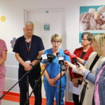 10.07.2025. Kielce. Świętokrzyskie Centrum Pediatrii. Briefing z udziałem konsultanta krajowego w dziedzinie chirurgii dziecięcej dotyczący bardzo dużej liczbie wypadków na hulajnogach elektrycznych / Fot. Wiktor Taszłow – Radio Kielce
