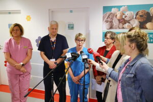 10.07.2025. Kielce. Świętokrzyskie Centrum Pediatrii. Briefing z udziałem konsultanta krajowego w dziedzinie chirurgii dziecięcej dotyczący bardzo dużej liczbie wypadków na hulajnogach elektrycznych / Fot. Wiktor Taszłow – Radio Kielce