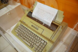 10.07.2025. Kielce. Muzeum Zabawek i Zabawy. Wystawa „Nie tylko dla urwisów – światy Edmunda Niziurskiego” / Fot. Wiktor Taszłow - Radio Kielce