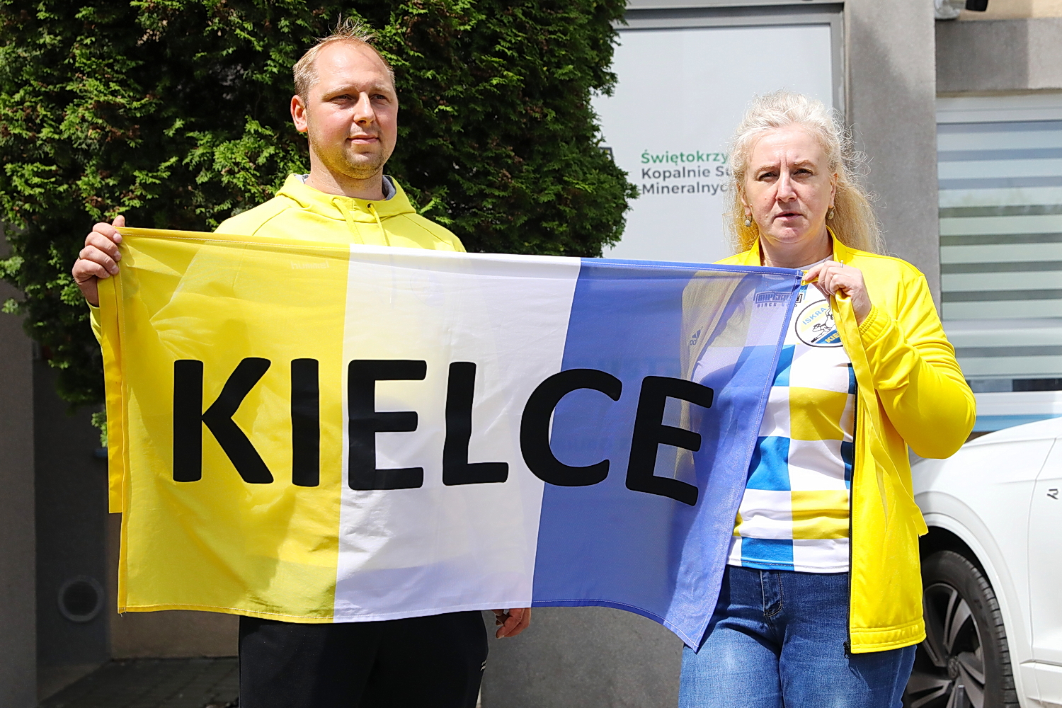 Kibice protestują, prezes ŚGP Industria uspokaja - Radio Kielce 11.07.2025. Kielce. Protest kibiców Industrii Kielce / Fot. Wiktor Taszłow - Radio Kielce