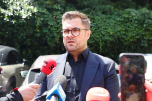 11.07.2025. Kielce. Protest kibiców Industrii Kielce. Na zdjęciu: Grzegorz Bednarski - prezes ŚGP Industria / Fot. Wiktor Taszłow - Radio Kielce