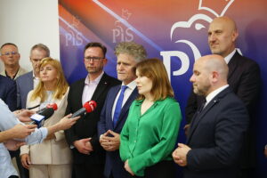 11.07.2025. Kielce. Konferencja Prawa i Sprawiedliwości na temat nielegalnej migracji / Fot. Wiktor Taszłow - Radio Kielce
