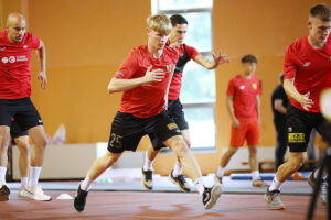 11.07.2025. Kielce. Trening piłkarzy Korony II Kielce / Fot. Wiktor Taszłow - Radio Kielce