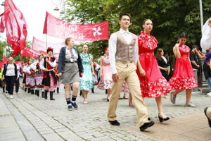 12.07.2025 Kielce. Festiwal Harcerski. Korowód / Fot. Wiktor Taszłow - Radio Kielce
