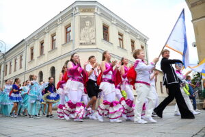 12.07.2025 Kielce. Festiwal Harcerski. Korowód / Fot. Wiktor Taszłow - Radio Kielce