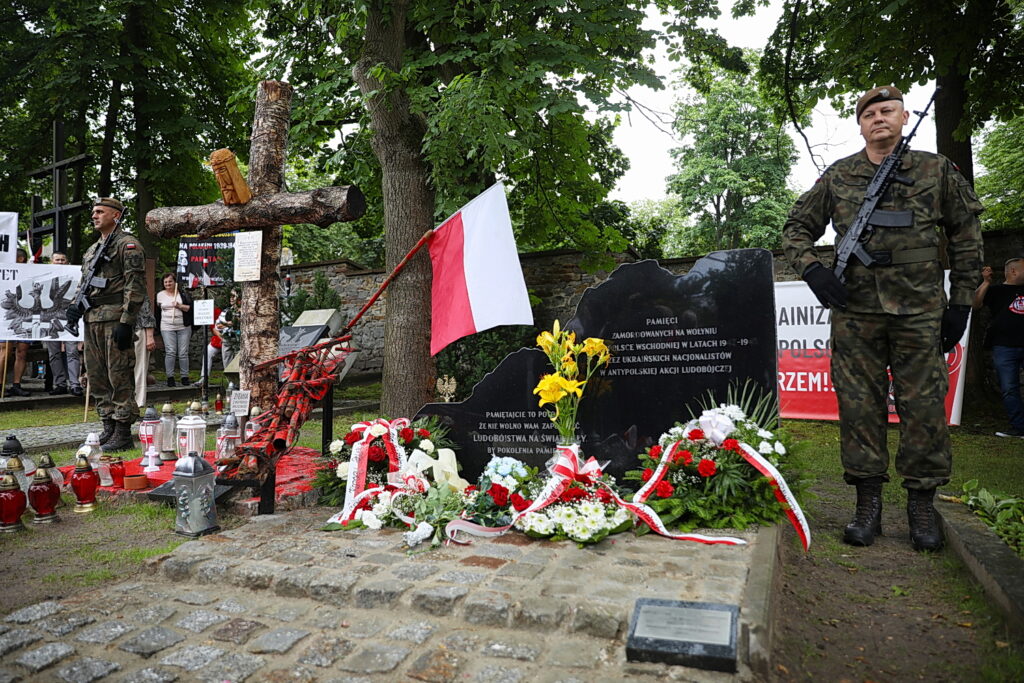 O tej zbrodni należy pamiętać. Kielczanie uczcili ofiary rzezi wołyńskiej - Radio Kielce 13.07.2025 Kielce. Obchody 82. rocznicy rzezi wołyńskiej / Fot. Wiktor Taszłow - Radio Kielce
