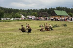 27.07.2025. Białe Ługi. Upamiętnienie rocznicy walk do jakiego doszło w październiku 1944 roku / Fot. Marta Bożęcka