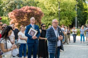 01.07.2025. Busko-Zdrój. XXXI Międzynarodowy Festiwal Muzyczny im. Krystyny Jamroz. Słoneczko w Alei Gwiazd odsłonił Jacek Rogala / Fot. BSCK - Facebook