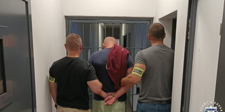 Zarzut dla mężczyzny, który odjechał busem z nastolatką