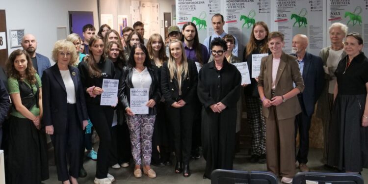 Kielce. Instytut Sztuk Wizualnych Uniwersytetu Jana Kochanowskiego w Kielcach. Wernisaż wystawy końcoworocznej studentek i studentów / Fot. Uniwersytet Jana Kochanowskiego w Kielcach