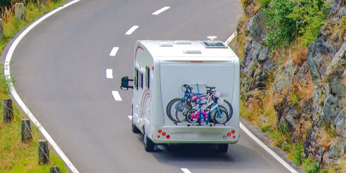 ABC caravaningu. Pakujemy dom na kółkach / źródło: canva.com