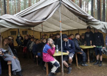 Harcerze bezpieczni. Wracają do obozowisk