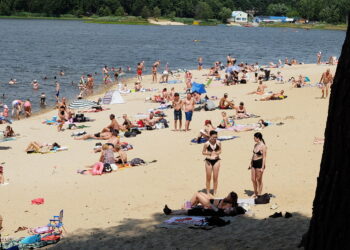 Tłumy nad zalewem w Cedzynie