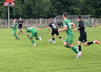 Hokejowy remis Staru Starachowice