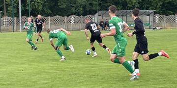 Hokejowy remis Staru Starachowice