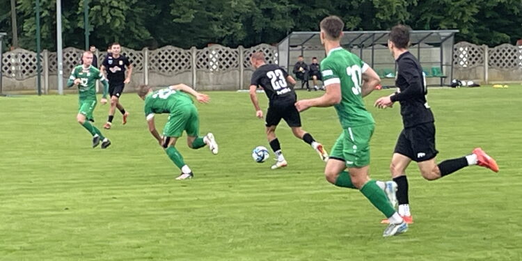 Hokejowy remis Staru Starachowice