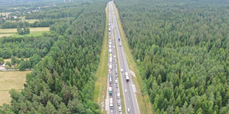 07.07.2025. Skarżysko–Kamienna. Baranowska Góra. Trasa S7. Wypadek, korki / Fot. Jarosław Kubalski - Radio Kielce