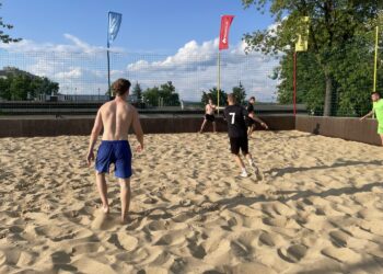 Zagrali, aby uczcić pamięć dziennikarza sportowego Adama Gołąba