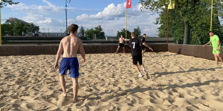 Zagrali, aby uczcić pamięć dziennikarza sportowego Adama Gołąba